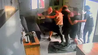 Arnavutköy'de dükkan baskını kamerada