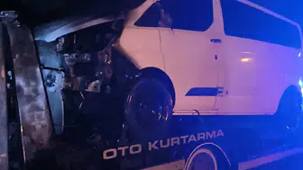 Samsun'da seyir halindeki çekici ve üzerindeki araç küle döndü