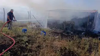 Sandıklı’da bir bağ evi alevlere teslim oldu