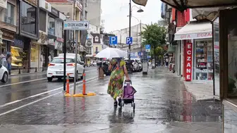Tekirdağ'da sabah trafiğini yağmur kilitledi