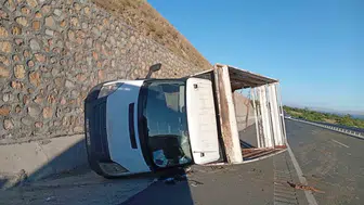 Elazığ’da kamyonet kontrolden çıktı İki kişi yaralandı