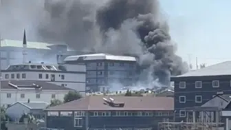Arnavutköy'de evlerin dibinde korkutan yangın
