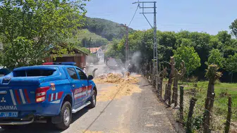Zonguldak'ta saman yüklü tır alevlere teslim oldu