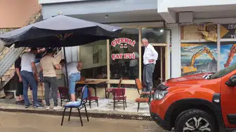 İspir sular altında kaldı esnaf çaresiz bekliyor