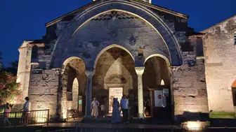 Trabzon Ayasofya akşam saatlerinde turistlerin uğrak noktası oldu