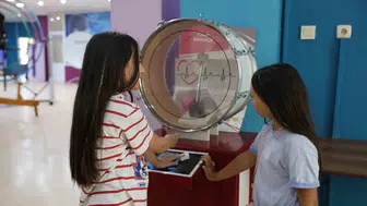Aydınlı çocuklar yaz tatilinde laboratuvara giriyor