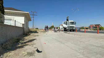 Karaman’da çöp kamyonuna çarpan motosikletli ağır yaralandı