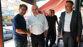 Darıca Belediye Başkanı Muzaffer Bıyık sahadan sesleri dinliyor