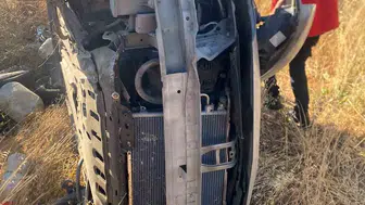 Balıkesir yolunda otomobil şarampole devrildi 2 yaralı