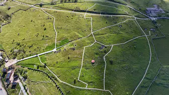 Ahlat Selçuklu Mezarlığı bin yıllık sırlarını gökyüzünden gösterdi