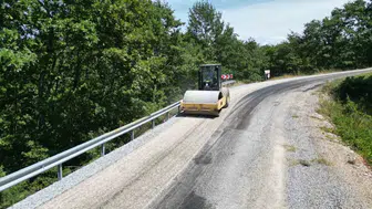 İznik’in kırsal yollarında asfalt mesaisi başladı