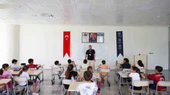 Aydınlı çocuklar tatilde İngilizceyi oyunla öğreniyor