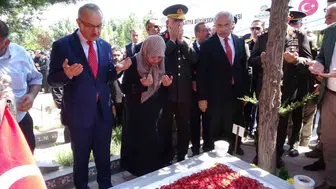 Malatyalılar 15 Temmuz şehitlerini kabirleri başında dualarla andı