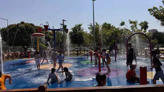 Adana sıcağında çocuklar kanallar yerine güvenli parkları seçti