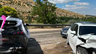 Malatya’da düğün konvoyu faciası Dört otomobil birbirine girdi