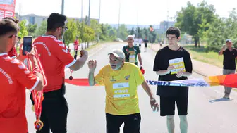 Kayseri halkı demokrasi için parkura çıktı