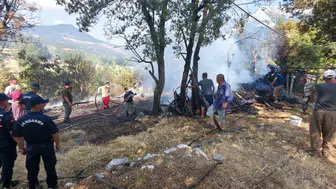 Kumluca’da bir odunlukta çıkan yangın korkuttu