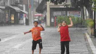 Edirne’de aniden bastıran yağmur hayatı durdurdu