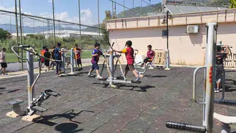 Hafızlık öğrencileri dersleri bir kenara bırakıp sahaya indi