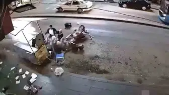 Kırıkkale'de dikkatsiz sürücü kokoreç tezgahındakilere çarptı