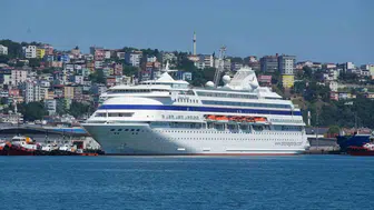 Samsun limanına demirleyen dev gemi şehre Rus turist taşıdı