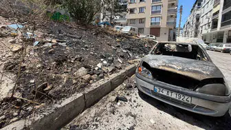 İzmir'de çöplük yangını otomobilleri yuttu