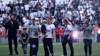 Beşiktaş’ın yeni yıldızı Tüpraş Stadyumu’nda taraftarıyla buluştu