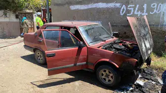 Nazilli’de park halindeki otomobil çalıştırıldığı an alevlere teslim oldu