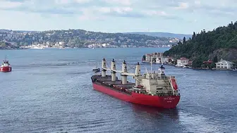 Boğaz'da alarm: Hacı Hüseyin isimli gemi rotasından çıktı, trafik kilitlendi