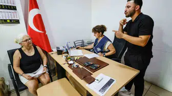İzmir Büyükşehir Belediyesi ihtiyaç sahiplerine işitme cihazı veriyor