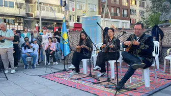 Zeytinburnu dombra ezgileriyle Kazak kültürünü ağırladı