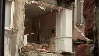 Şişli'de binanın duvarı çöktü mahalleli deprem oluyor sandı
