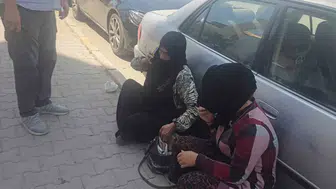 Elazığ’da zabıtayı görünce telefon numarası yapan dilenciler yakayı ele verdi