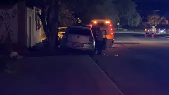 Eskişehir'de direksiyon başındaki hata otomobili ağaca çarptırdı