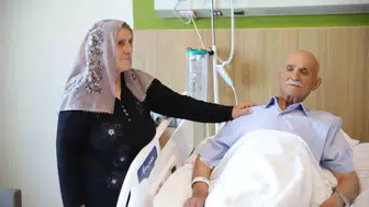 13 santimlik tümörden 10 saatte kurtuldu