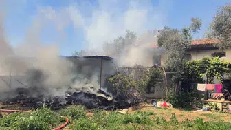 Muğla’da saman yangını evlere sıçradı