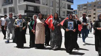 Van'da evlat nöbetindeki annelere yeni umut