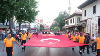 Isparta 15 Temmuz için meydanlara indi