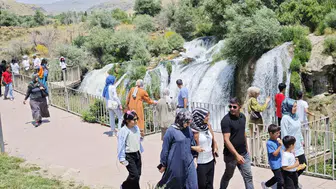 Muradiye Şelalesi bu yaz her zamankinden daha gür akıyor