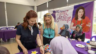 Mersinli kadınlar evlerinde kendi mumlarını üretmeye başlıyor