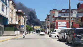 Kocaeli Körfez'de ambalaj fabrikasında büyük yangın