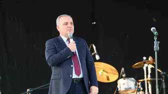 Erciyes Üniversitesi personeli açık havada bir araya geldi