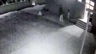 Kutsal mekanda akılalmaz şiddet: Uyarıda bulunan imama ne yaptı