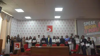 Bilecikli öğrenciler İngilizce yeteneklerini sahnede sergiledi