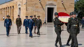 ABD'nin en üst düzey komutanı Ankara'da Anıtkabir'e gitti