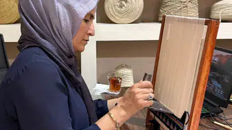 Gençler halı dokumayı minyatür tezgahlarla yeniden keşfediyor