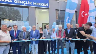 Bandırma’da gençlerin yeni buluşma noktası kapılarını açtı