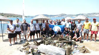 Bodrum denizlerinde temizlik mesaisi