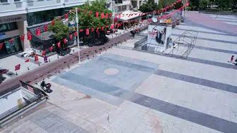 Manisa Cumhuriyet Meydanı’nda kaldırım işgali temizliği başladı