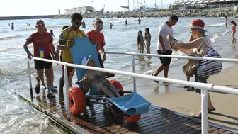 Kuşadası sahilinde herkes için yüzme dönemi başladı